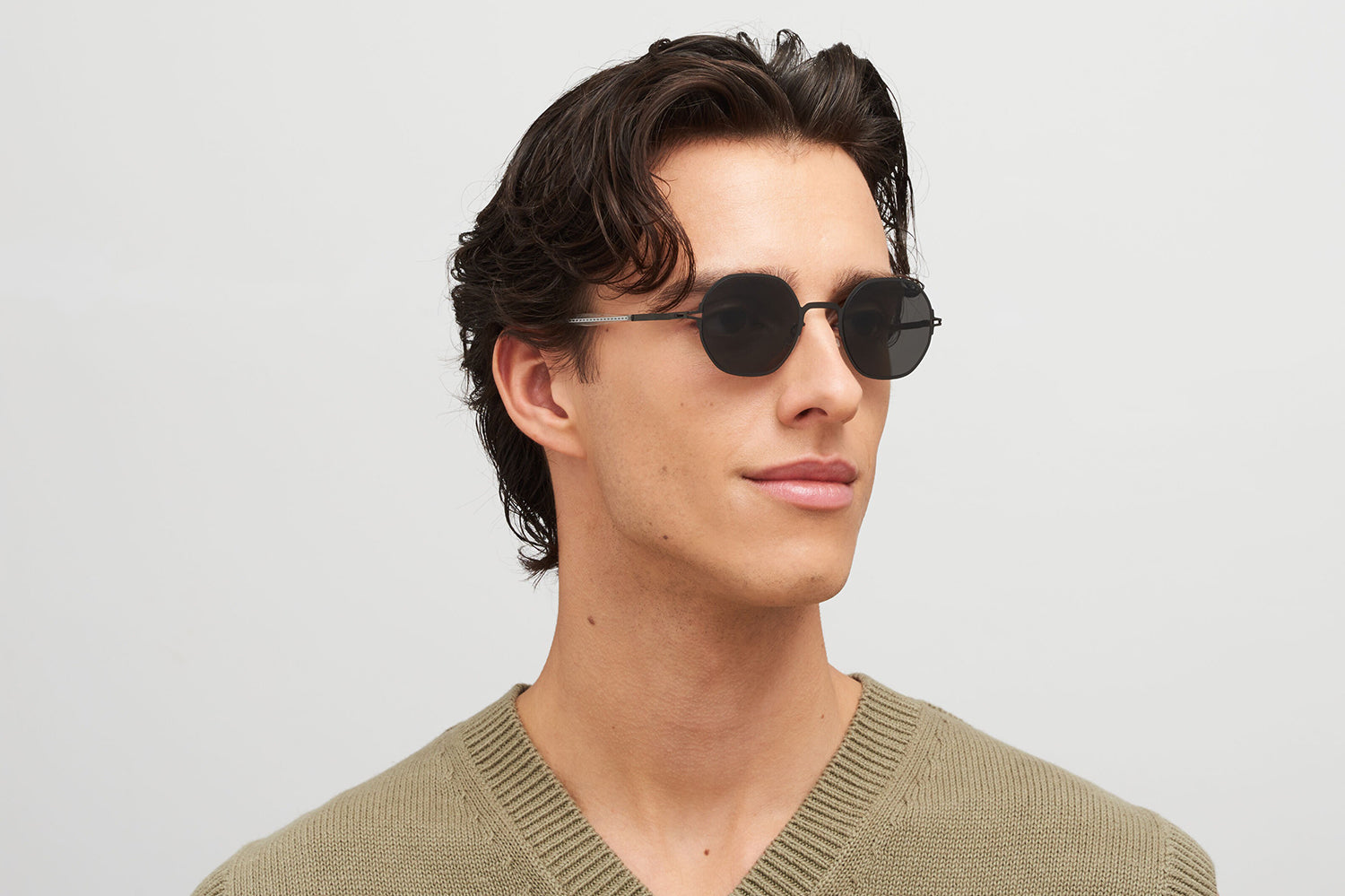 mykita SANTANA　サングラス Santana サングラス ブラック | SmartBuyGlasses JP