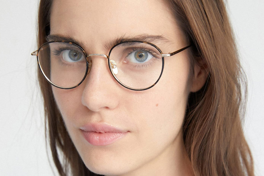 Kaleos Eyehunters - Yi Eyeglasses 