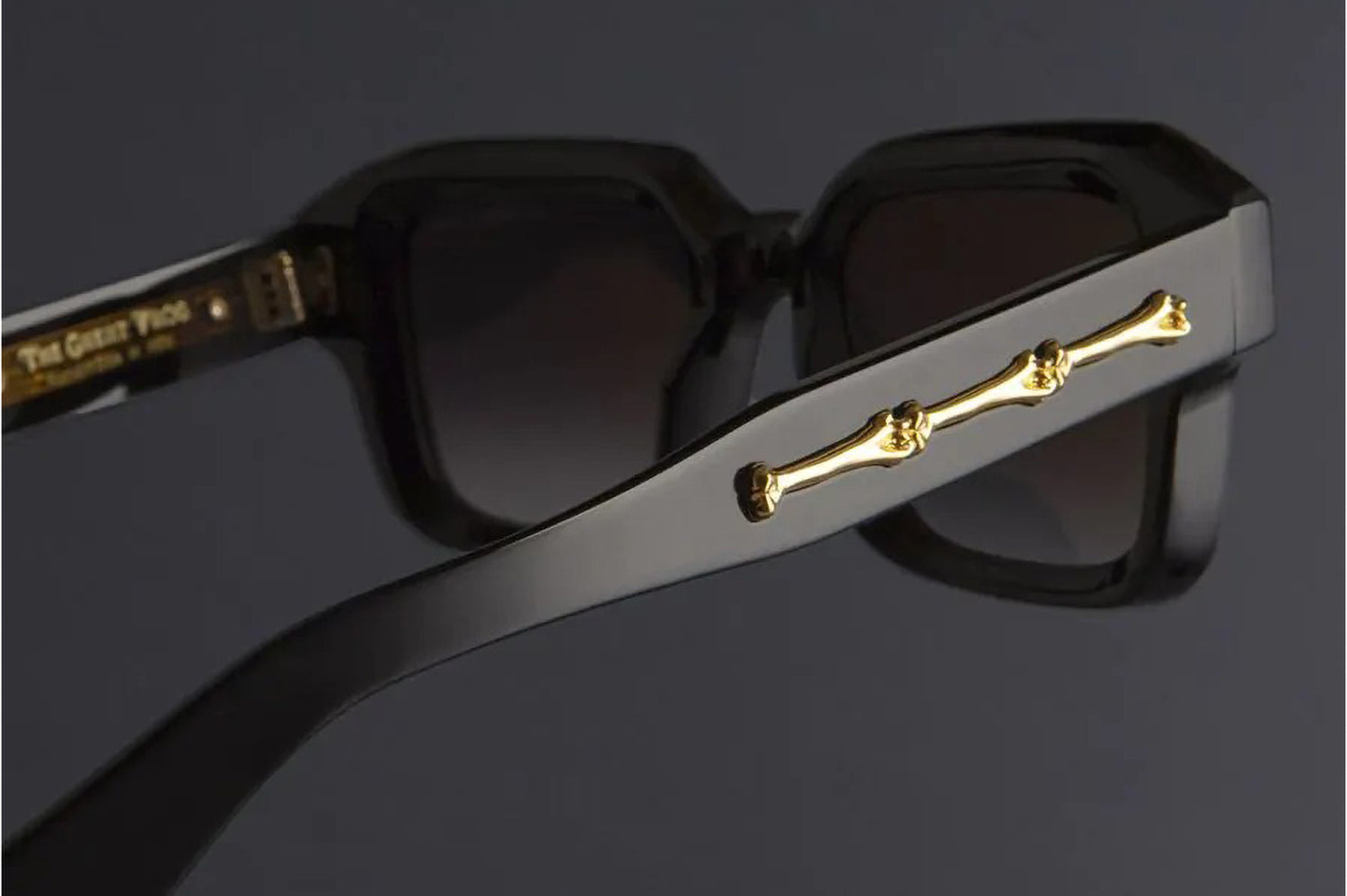 (約50%OFF)LGB スカル柄 スケルトン タンクトップ Cutler and Gross - The Great Frog Bones Link Sunglasses | Specs